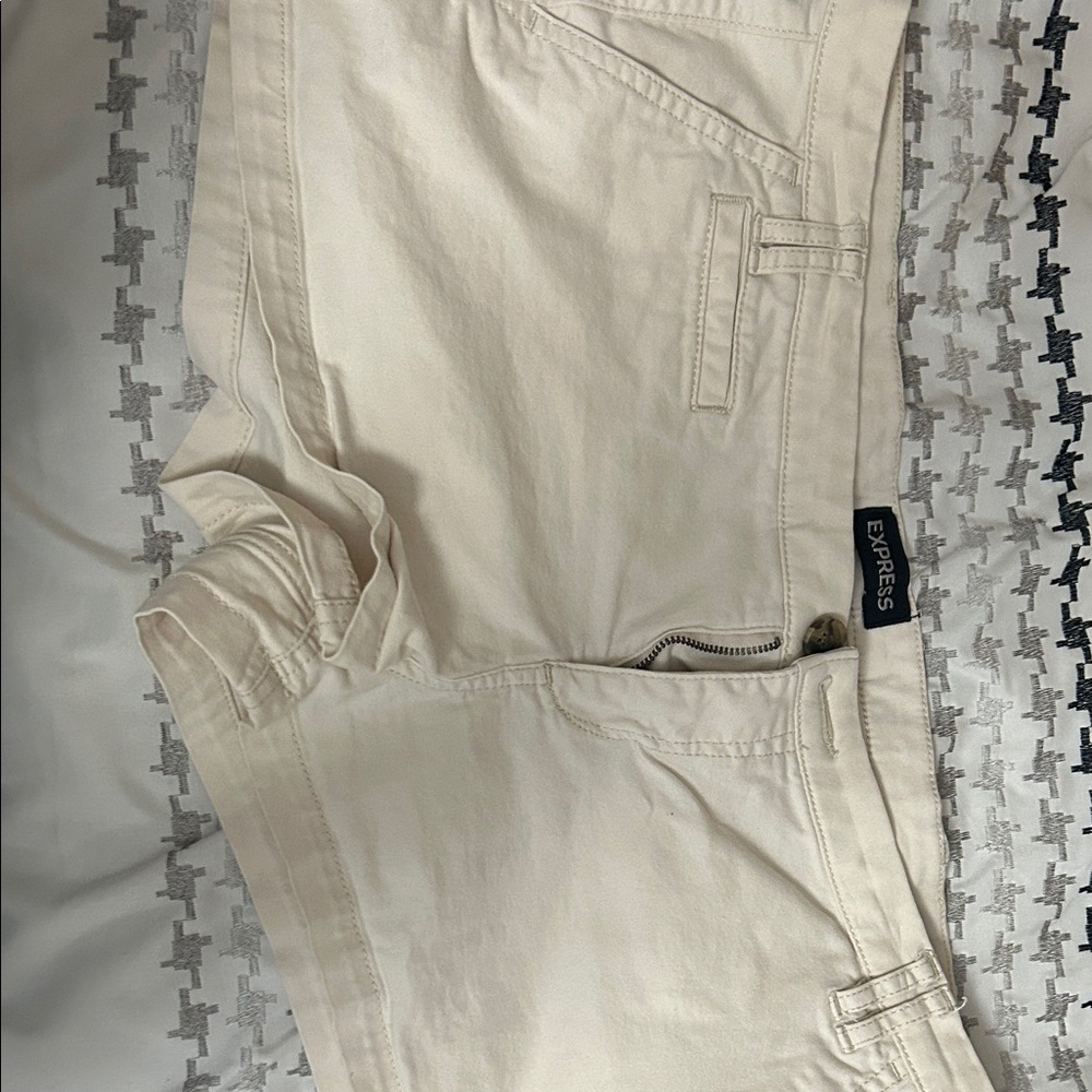 Express Cream Women's Shorts